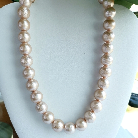 Blush Pink faux Tahitian Pearl necklace NEW - Picture 3 of 4